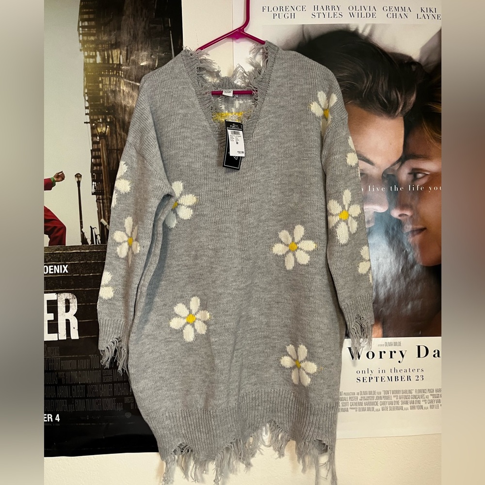 Rue21 Gray and White V-Neck Sweater with Floral Design